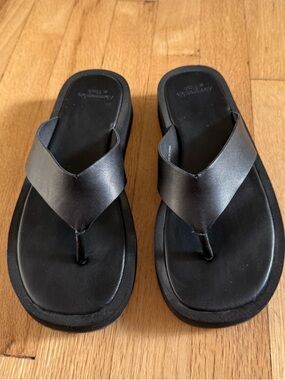 A&F Black Y2K Chunky Black Flip Flop